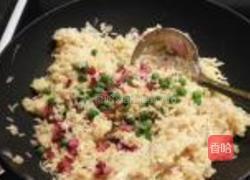 咸肉鸡蛋炒饭的做法图解6