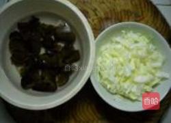 卷心菜木耳粥的做法图解2