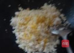 咖喱腊肠蛋炒饭的做法图解4