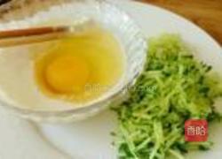 黄瓜鸡蛋饼的做法图解2
