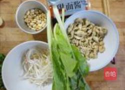 豆丹松子酱香炒面的做法图解1