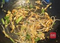 豆丹松子酱香炒面的做法图解8