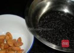 黑米杏仁糊的做法图解1