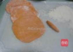 胡萝卜玫瑰面食的做法图解6