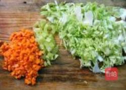 卷心莴笋胡萝卜汁的做法图解2