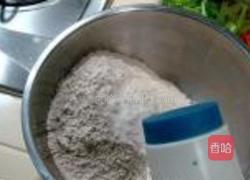 炒荞麦鱼的做法图解1