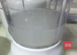 皮蛋瘦肉粥的做法图解2