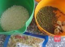 绿豆百合菊花粥的做法图解1