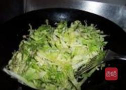 包菜炒饼丝的做法图解5
