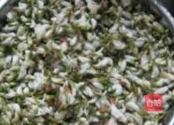 槐花饺子的做法图解3