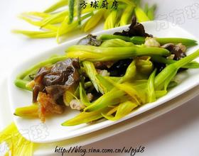 黄花菜炒木耳