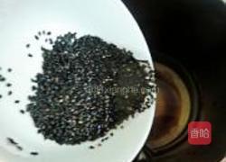 黑芝麻花生豆浆的做法图解3