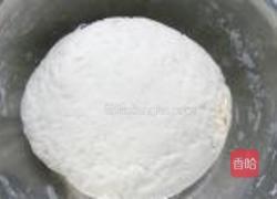 槐花水煎包的做法图解1