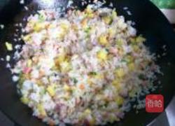 五彩菠萝炒饭的做法图解8