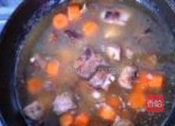 胡萝卜焖排骨的做法图解5