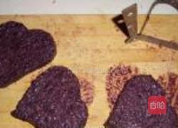 香煎爱心黑米饼的做法图解8