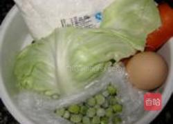 豌豆鸡蛋饼的做法图解1