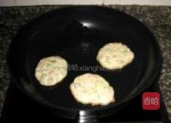 豌豆鸡蛋饼的做法图解7