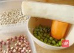 薏米芡实山药粥的做法图解1