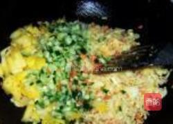 菠萝炒饭的做法图解8