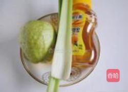 番石榴西芹汁的做法图解1