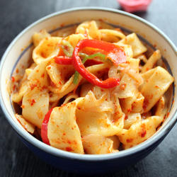 洋葱炒宽面的做法[图]