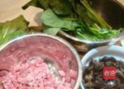 小白菜木耳翡翠饺子的做法图解1