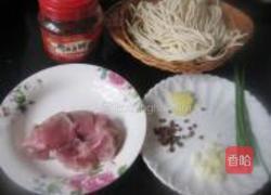 麻辣肉丝拌凉面的做法图解1