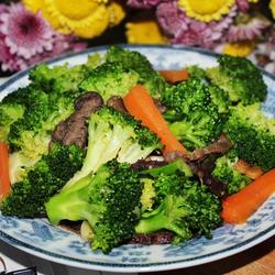 牛肉炒西兰花的做法[图]