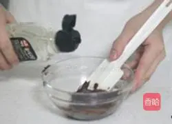 巧克力五瓣花蛋糕的做法图解4