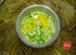 黄瓜煎鸽蛋的做法图解3
