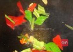 辣椒炒猪利的做法图解2