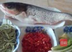 剁椒鱼头的做法图解1