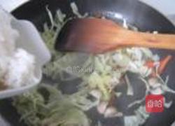 口蘑卷心菜肉炒饭的做法图解5