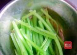 黑芝麻芹菜猪肉包的做法图解1