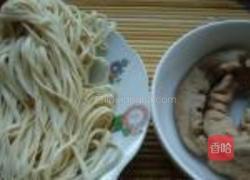 川味肥肠面的做法图解1