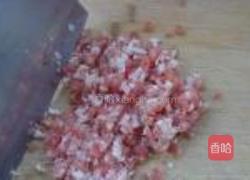 辣白菜锅贴的做法图解1