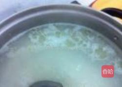 皮蛋瘦肉粥的做法图解2