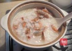 砂锅金虾粥的做法图解4
