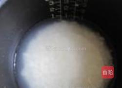 腊肉豆角焖饭的做法图解1