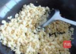 莴笋叶鸡蛋包子的做法图解3