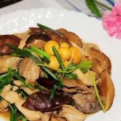 花菇红枣焖土鸡的做法[图]