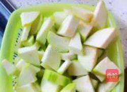 金针菇烧丝瓜的做法图解1