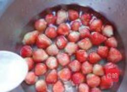 菠萝味草莓酱的做法图解1