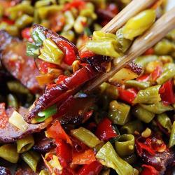 酸豆角炒腊肉的做法[图]