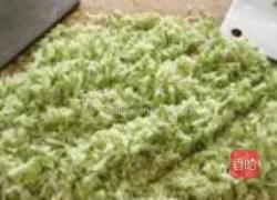 萝卜虾皮鸡蛋水饺的做法图解2