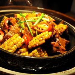 甜玉米焖猪展骨的做法[图]