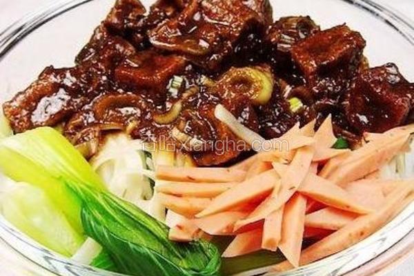豆丁炸酱面