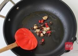 蚕豆烧鸡肉的做法图解5