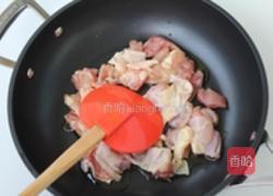 蚕豆烧鸡肉的做法图解6